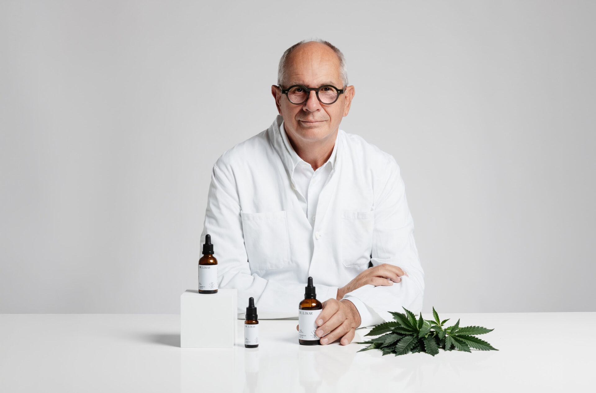Dr. Likar mit Produktpalette